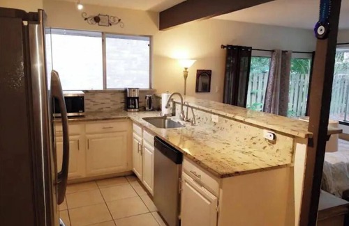 George Bush Park/Eldridge Apartment | Private Separate Entry Guest Suite Close To Everything