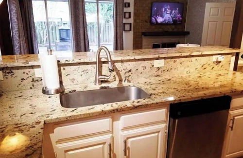 George Bush Park/Eldridge Apartment | Private Separate Entry Guest Suite Close To Everything