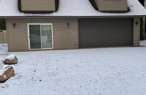 Phillips Cottage | private setting and right on the lake!