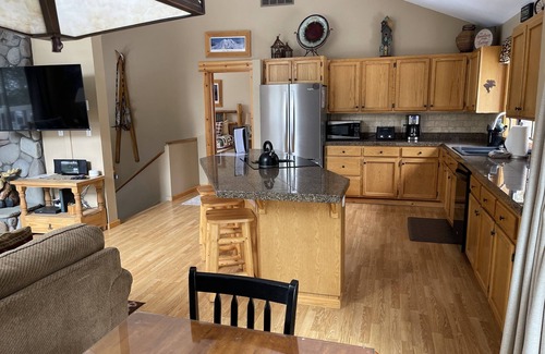 Sunriver House | Private, SHARC, Hot Tub, AC, Close to Fort Rock/River/Bike Path, Dog-friendly