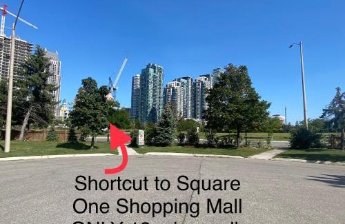 Mississauga House | Private Single Bedroom in City Centre Q66