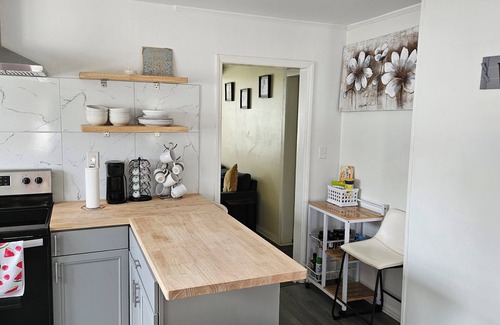 Oakdale House | Private Single Level Standalone House large lot
