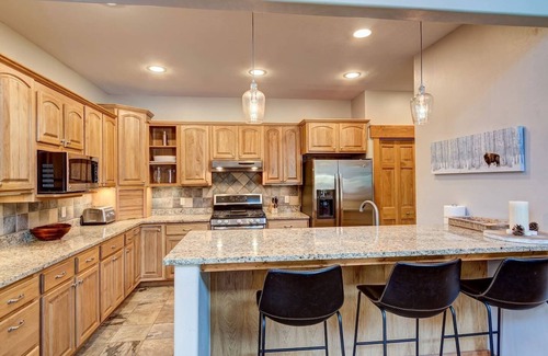 Warrior's Mark West House | Private Ski Home with 3 King 6 Queen Beds Ski In Out and Free Shuttle
