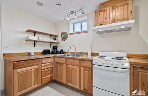 North Star House | Private, Spacious 5 Bedroom House