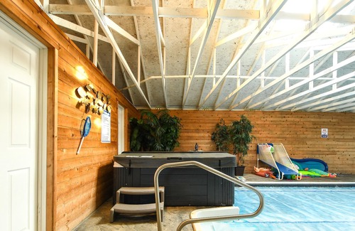 Carver House | Private Spacious Country Estate Guesthouse ★ Pool★ Sauna ★Game Room ★