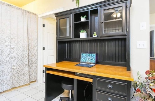 Carver House | Private Spacious Country Estate Guesthouse ★ Pool★ Sauna ★Game Room ★