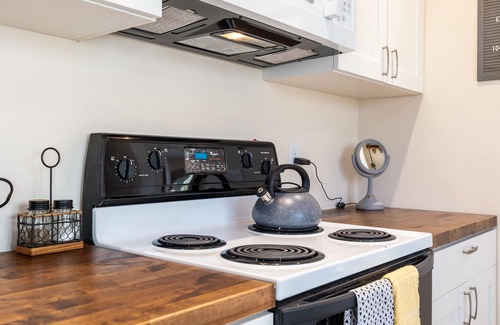 New Market Cottage | Private Spacious Mountain Top Retreat:3BRs+Bonus Room, Fire Pit