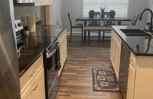 Tallahassee House | Private Spacious New 4 Bdrm W/Whirlpool Tub