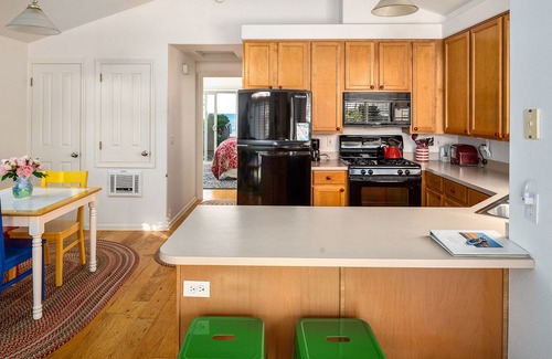 Cayucos House | Private stairs to beach on Pacific Ave walk to town