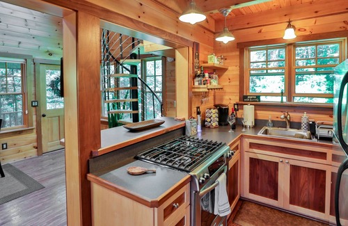 Chichester Cabin | Private Streamside Cabin