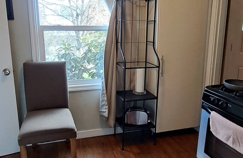Homestead House | Private studio, ideal for students on rotation and those with business at OHSU.