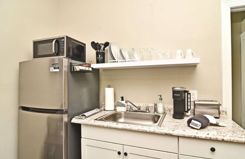 Winter Garden Apartment | Private Studio on the Bike Trail