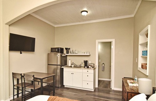 Winter Garden Apartment | Private Studio on the Bike Trail