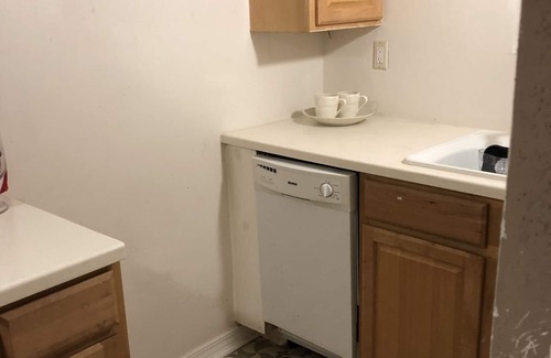 Ferry Pass Apartment | PRIVATE STUDIO - PRIVATE ENTRANCE, NEAR THE BEACH! PETS OKAY!