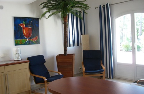 Seillans Apartment | Private Studio Provencal villa located in lush greenery for 2 people.