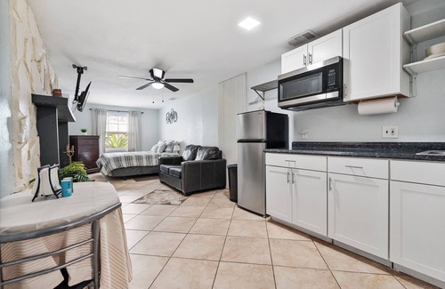 University Bed & Breakfast | PRIVATE STUDIO
