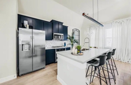 Central Southwest House | Private + Stylish 3BR/2.5BA near NRG/DT/Med Center