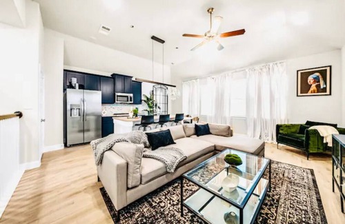 Central Southwest House | Private + Stylish 3BR/2.5BA near NRG/DT/Med Center