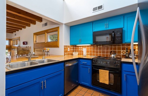 Nambe Pueblo Condo | Private, Stylish & Serene with Magnificent Vistas - Casita de Sol y Cielo
