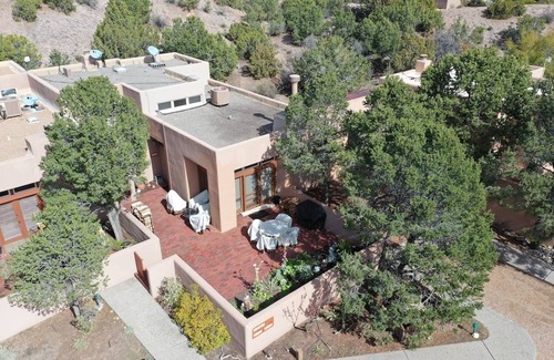 Nambe Pueblo Condo | Private, Stylish & Serene with Magnificent Vistas - Casita de Sol y Cielo