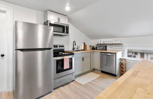 Interlaken Apartment | Private Suite at the Cayuga Shoreline