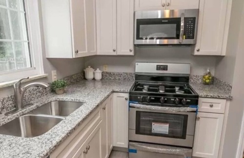 Shaker Heights House | Private suite in Shaker Heights near downtown