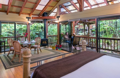 Volcano Bed & Breakfast | Private Suite in Volcano Village Bed and Breakfast
