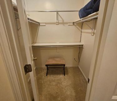 Lakeland House | Private Suite on Wooded Lot Near Memphis and BOC