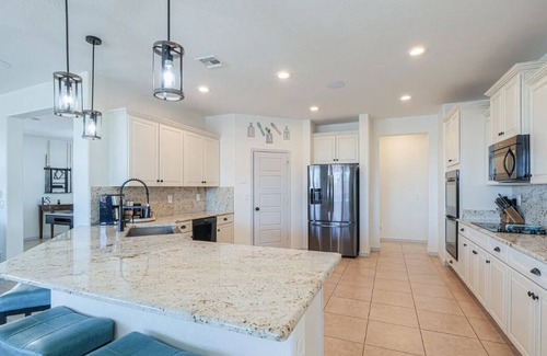 Maricopa House | Private Swim Up Oasis, Hot Tub, Game Room, 100” TV