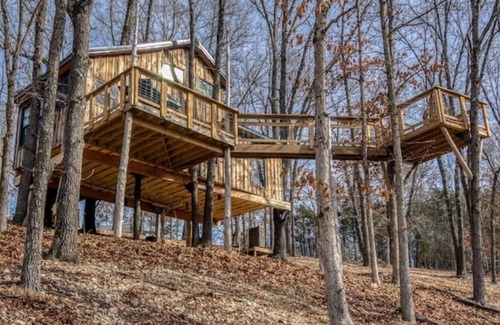 Cape Fair House | Private Treehouse near Branson