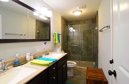 Columbia House | PRIVATE TWIN BED ROOM WITH DEDICATED BATH IN STUNNING PRIVATE HOME NEAR MU
