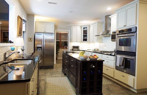 Columbia House | PRIVATE TWIN BED ROOM WITH DEDICATED BATH IN STUNNING PRIVATE HOME NEAR MU