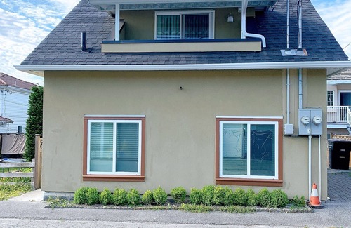 Renfrew-Collingwood House | Private Vancouver Laneway Suite – Quiet, Clean, Convenient，Near Parks & Transit.