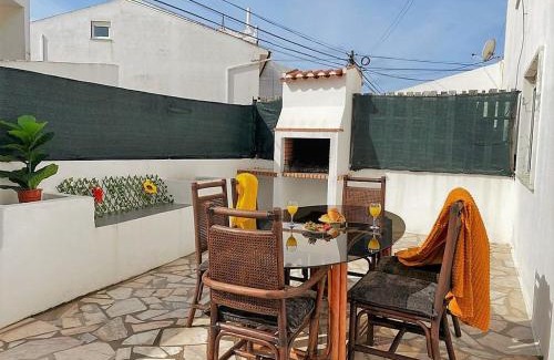 Ferrel Villa | Private Villa 4 BR&patio - 3 mins from Beach&Surf
