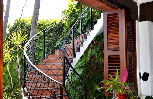 Cerro Villa | Private Villa Downtown PV, 3 blocks to Beach, Private Pool, 360 rooftop views.