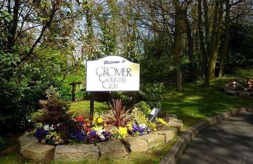 Cromer Villa | Private Villa In Cromer Country Club within easy reach of town and beach