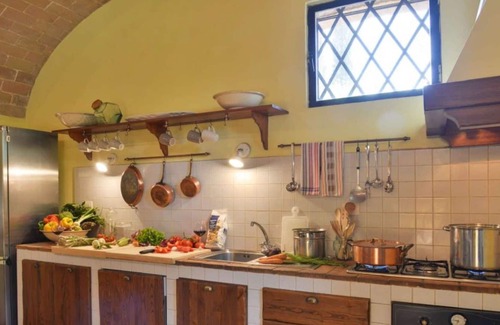 Monteroni d'Arbia Villa | Private Villa with private pool, WIFI, A/C, hot tub, TV, patio, panoramic view, close to Siena