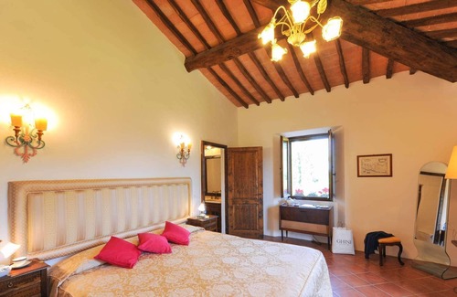Monteroni d'Arbia Villa | Private Villa with private pool, WIFI, A/C, hot tub, TV, patio, panoramic view, close to Siena
