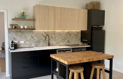 Avalon Beach Villa | Private villa just a 4 min walk to Avalon Beach!