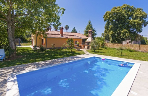 Krsan Villa | Private Villa, minutes from the beach, private pool, beautifully decorated