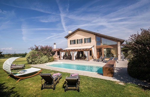 Ca' Pirami Villa | Private Villa with A/C, WIFI, private pool, hot tub, TV, pets allowed, panoramic view, parking