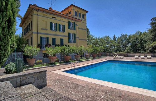 Ponte Buriano Villa | Private Villa with hot tub, private pool, WIFI, TV, pets allowed, panoramic view, close to Arezzo