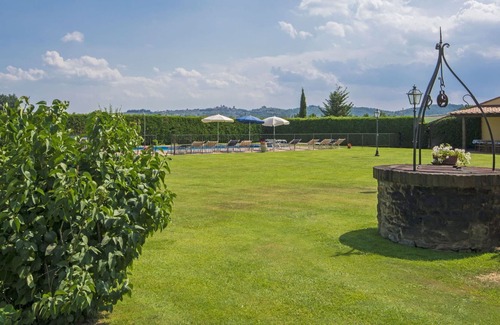 Marciano della Chiana Villa | Private Villa with WIFI, private pool, A/C, TV, patio, panoramic view, parking, close to Arezzo