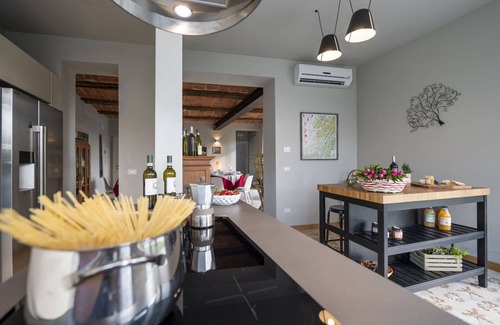 Monteu Roero Villa | Private Villa with private pool, WIFI, A/C, TV, patio, panoramic view, parking, close to Alba