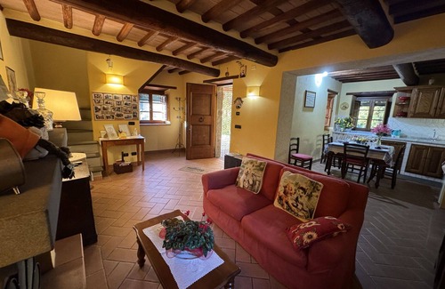 Pescaglia Villa | Private Villa with private pool, WIFI, TV, pets allowed, panoramic view, parking, close to Lucca