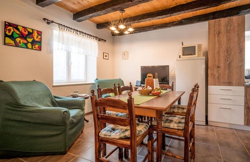 Groznjan House | Private Villa with private pool, A/C, WIFI, TV, terrace, pets allowed, panoramic view, parking