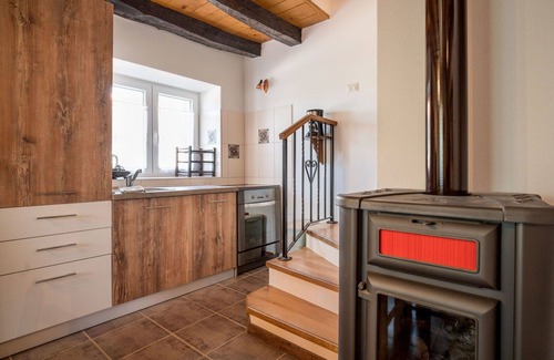 Groznjan House | Private Villa with private pool, A/C, WIFI, TV, terrace, pets allowed, panoramic view, parking