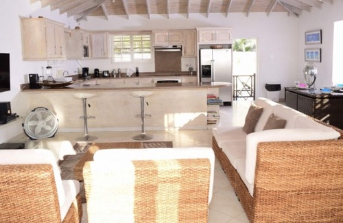 Gibbs Bay Villa | Private Villa with Swimming Pool & Jacuzzi Spa.