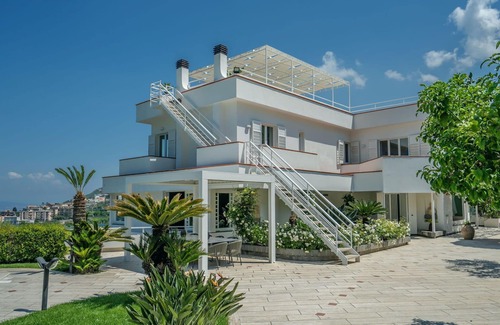 Seiano Villa | Private Villa with WIFI, hot tub, A/C, private pool, TV, terrace, panoramic view, close to Sorrento