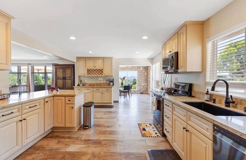 El Cajon House | Private Vineyard Estate w/Guest House & Hot Tub